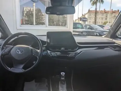 Photo 8 Toyota C-HR  122h Graphic 2WD E-CVT