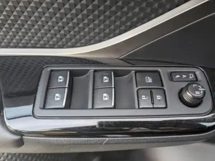 Photo 7 Toyota C-HR  122h Graphic 2WD E-CVT