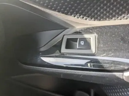 Photo 12 Toyota C-HR  122h Graphic 2WD E-CVT