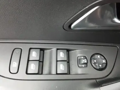 Photo 37 Peugeot 2008  BlueHDi 130 S&S EAT8