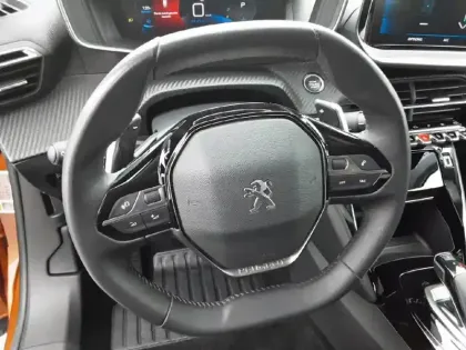 Photo 8 Peugeot 2008  BlueHDi 130 S&S EAT8