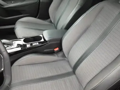 Photo 30 Peugeot 2008  BlueHDi 130 S&S EAT8