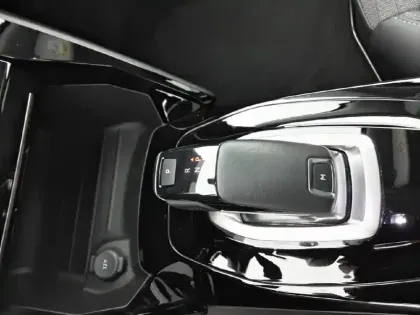 Photo 33 Peugeot 2008  BlueHDi 130 S&S EAT8