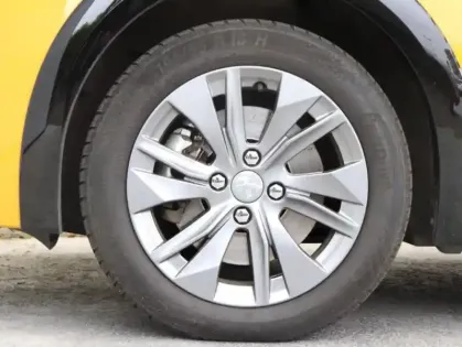 Photo 10 Peugeot 208  e- 136ch Active