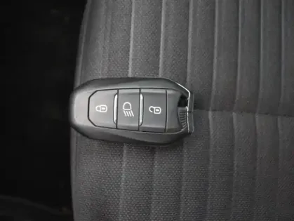 Photo 14 Peugeot 208  e- 136ch Active