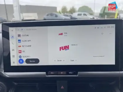 Photo 13 Toyota C-HR  2.0 Hybride Rechargeable 225ch Design NG23