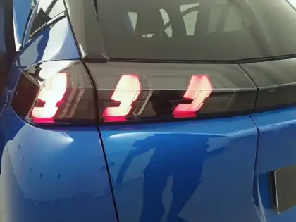 Photo 16 Peugeot 2008  PureTech 130 S&S BVM6