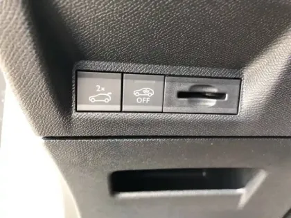 Photo 42 Peugeot 3008  Hybrid 136 e-DCS6