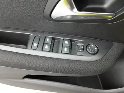 Photo 19 Peugeot 208  Hybrid 100 e-DCS6