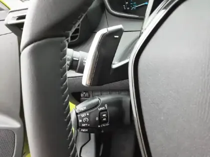 Photo 17 Peugeot 208  Hybrid 100 e-DCS6