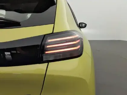 Photo 16 Peugeot 208  Hybrid 100 e-DCS6