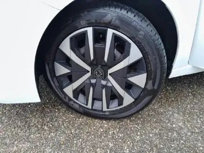 Photo 26 Peugeot 208  PureTech 100 S&S BVM6