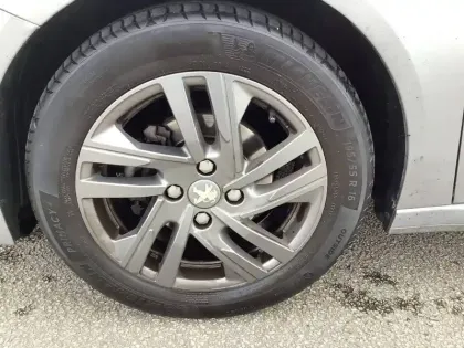 Photo 34 Peugeot 208  PureTech 75 S&S BVM5