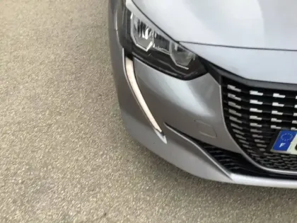 Photo 37 Peugeot 208  PureTech 75 S&S BVM5