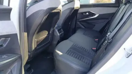 Photo 39 Peugeot 3008  Hybrid 145 e-DCS6