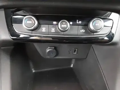 Photo 24 Opel Corsa  Electrique 136 ch & Batterie 50 kWh