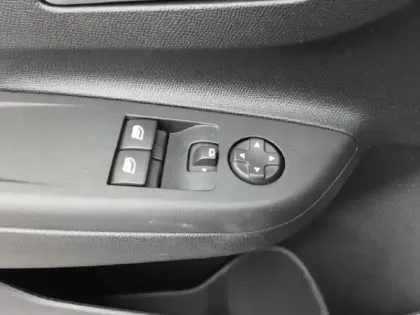 Photo 18 Opel Corsa  Electrique 136 ch & Batterie 50 kWh