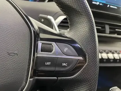 Photo 101 Peugeot 3008  Hybrid 225 e-EAT8