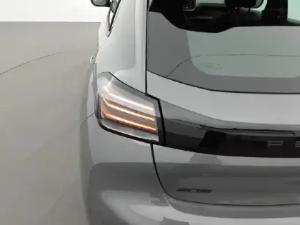 Photo 16 Peugeot 208  Hybrid 100 e-DCS6