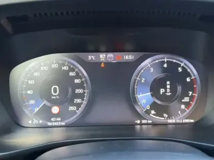 Photo 19 Volvo Xc40  T2 129 ch Geartronic 8