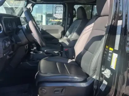 Photo 10 Jeep Wrangler  Unlimited 2.0 T 380ch 4xe Sahara Command Trac