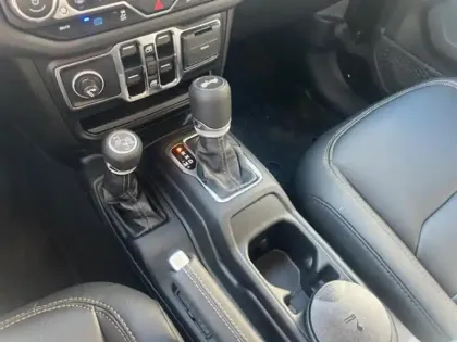 Photo 12 Jeep Wrangler  Unlimited 2.0 T 380ch 4xe Sahara Command Trac