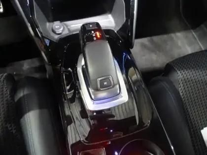 Photo 12 Peugeot 2008  1.2 PureTech 130ch S&S GT EAT8