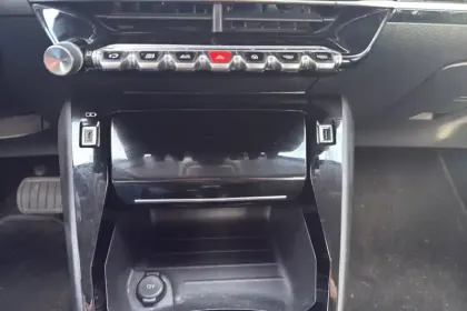 Photo 32 Peugeot 208  Electrique 50 kWh 136ch