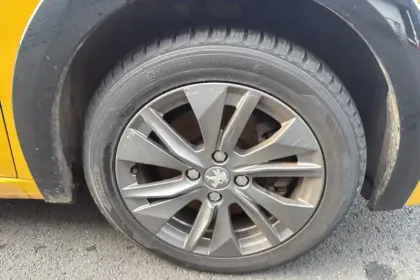 Photo 13 Peugeot 208  Electrique 50 kWh 136ch