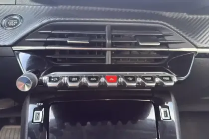 Photo 28 Peugeot 208  Electrique 50 kWh 136ch