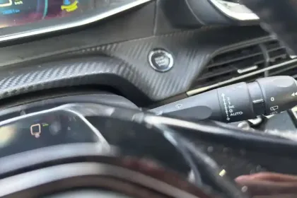 Photo 19 Peugeot 208  Electrique 50 kWh 136ch