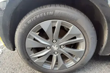 Photo 12 Peugeot 208  Electrique 50 kWh 136ch