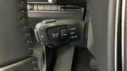 Photo 16 Peugeot 3008  Hybrid 136 e-DCS6 Allure Pack