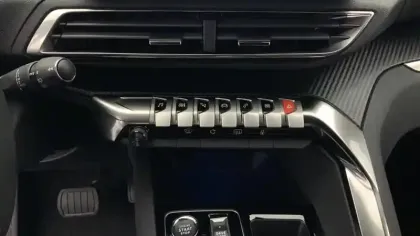 Photo 12 Peugeot 3008  Hybrid 136 e-DCS6 Allure Pack