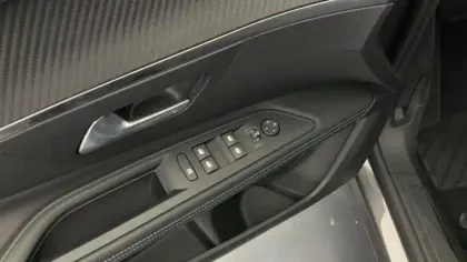 Photo 17 Peugeot 3008  Hybrid 136 e-DCS6 Allure Pack