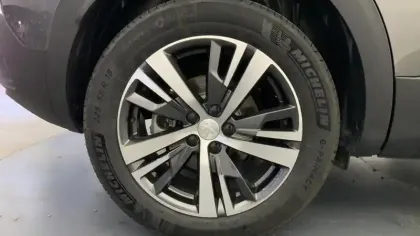 Photo 14 Peugeot 3008  Hybrid 136 e-DCS6 Allure Pack