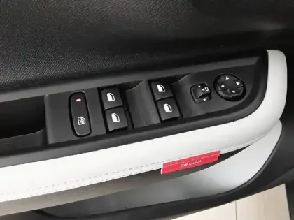 Photo 40 Peugeot 308  Electrique 54 kWh 156ch