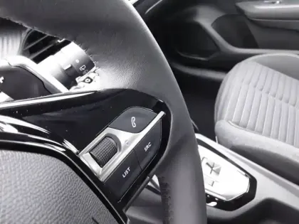 Photo 19 Peugeot 208  Hybrid 100 e-DCS6