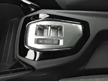 Photo 13 Peugeot 208  Hybrid 100 e-DCS6