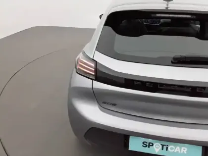 Photo 16 Peugeot 208  Hybrid 100 e-DCS6