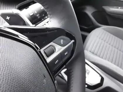 Photo 19 Peugeot 208  Hybrid 100 e-DCS6