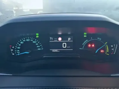 Photo 29 Peugeot 2008  Hybrid 145 e-DCS6