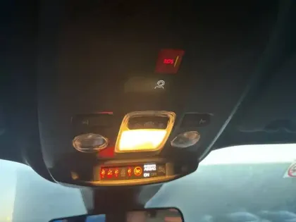 Photo 37 Peugeot 2008  Hybrid 145 e-DCS6