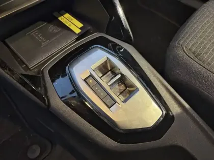 Photo 13 Peugeot 2008  Hybrid 145 e-DCS6