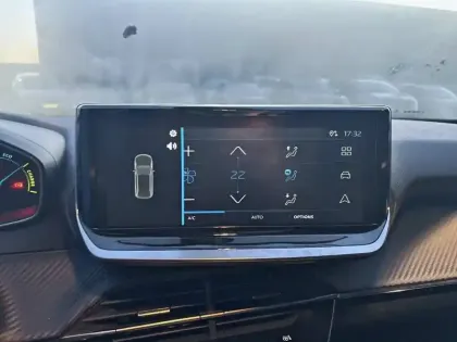 Photo 34 Peugeot 2008  Hybrid 145 e-DCS6