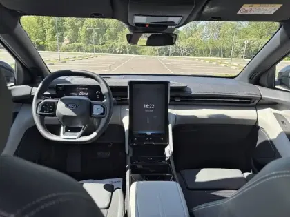 Photo 9 Ford Explorer  AWD Extended Range 79 kWh 340 ch