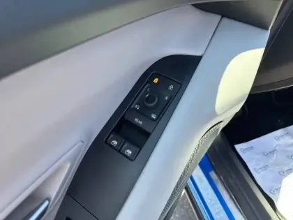 Photo 17 Ford Explorer  AWD Extended Range 79 kWh 340 ch