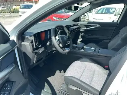 Photo 22 Renault Rafale  E-Tech full hybrid 200