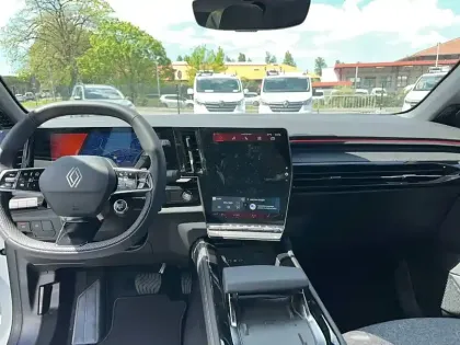 Photo 23 Renault Rafale  E-Tech full hybrid 200