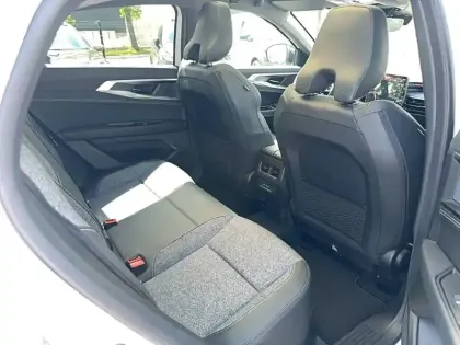 Photo 24 Renault Rafale  E-Tech full hybrid 200